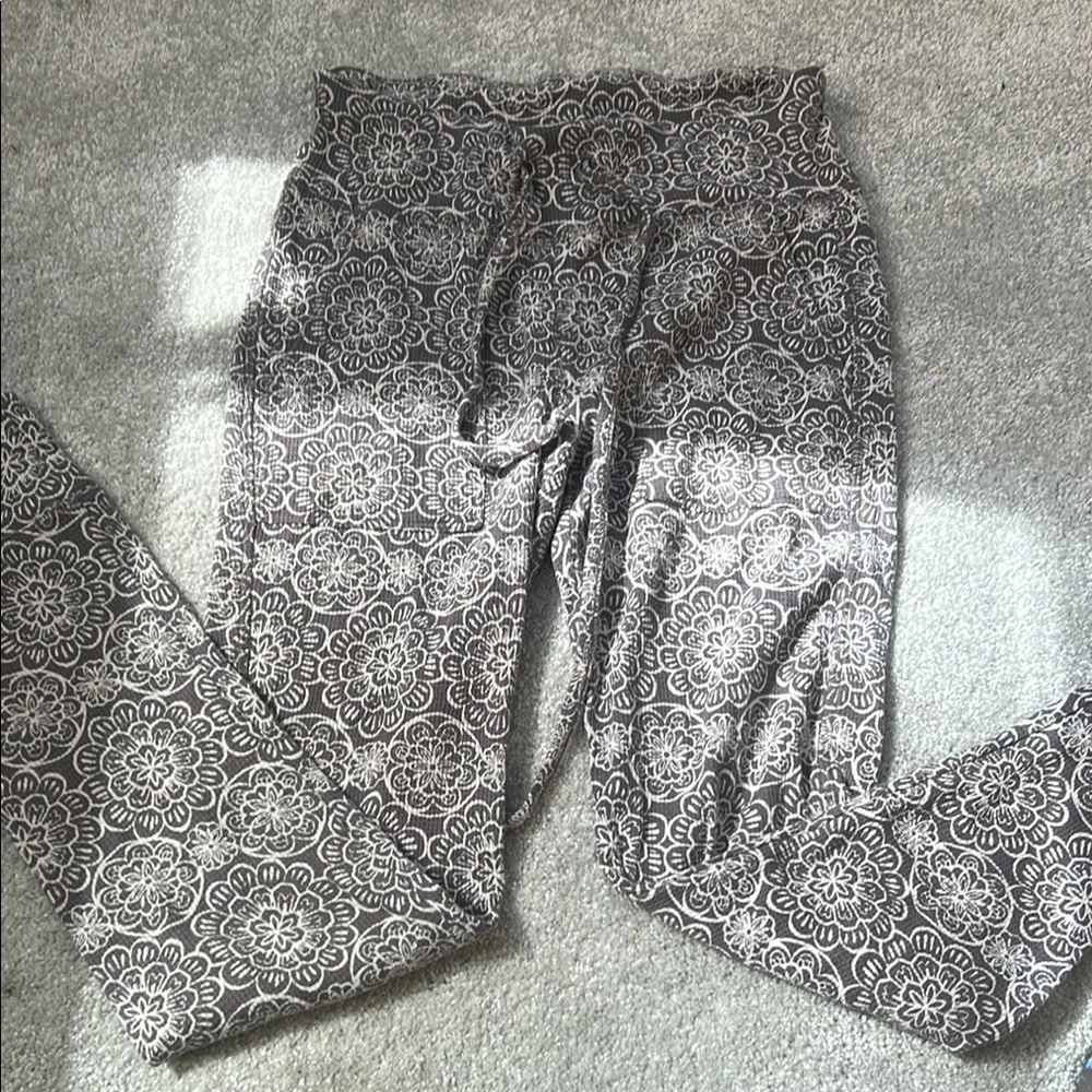 Aerie comfy Gray Floral Patterned Pants